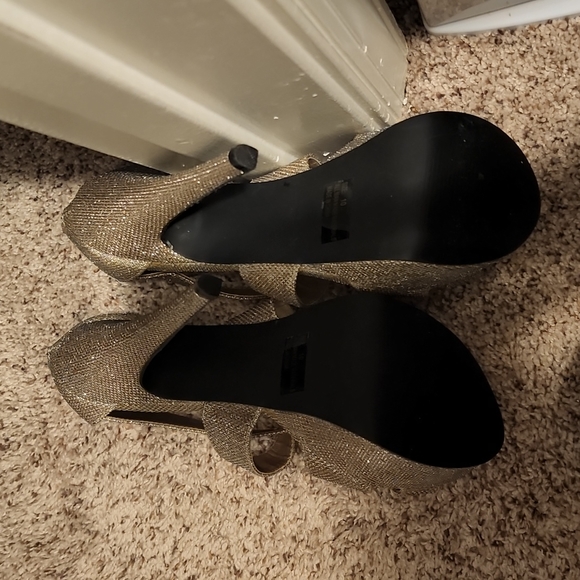 Heels - Picture 5 of 6